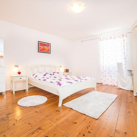 Apartments Dominik Ровінь Екстер'єр фото