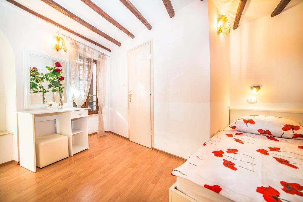 Apartments Dominik Ровінь Екстер'єр фото