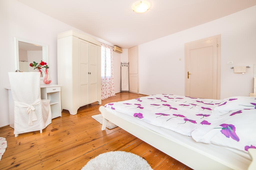 Apartments Dominik Ровінь Екстер'єр фото