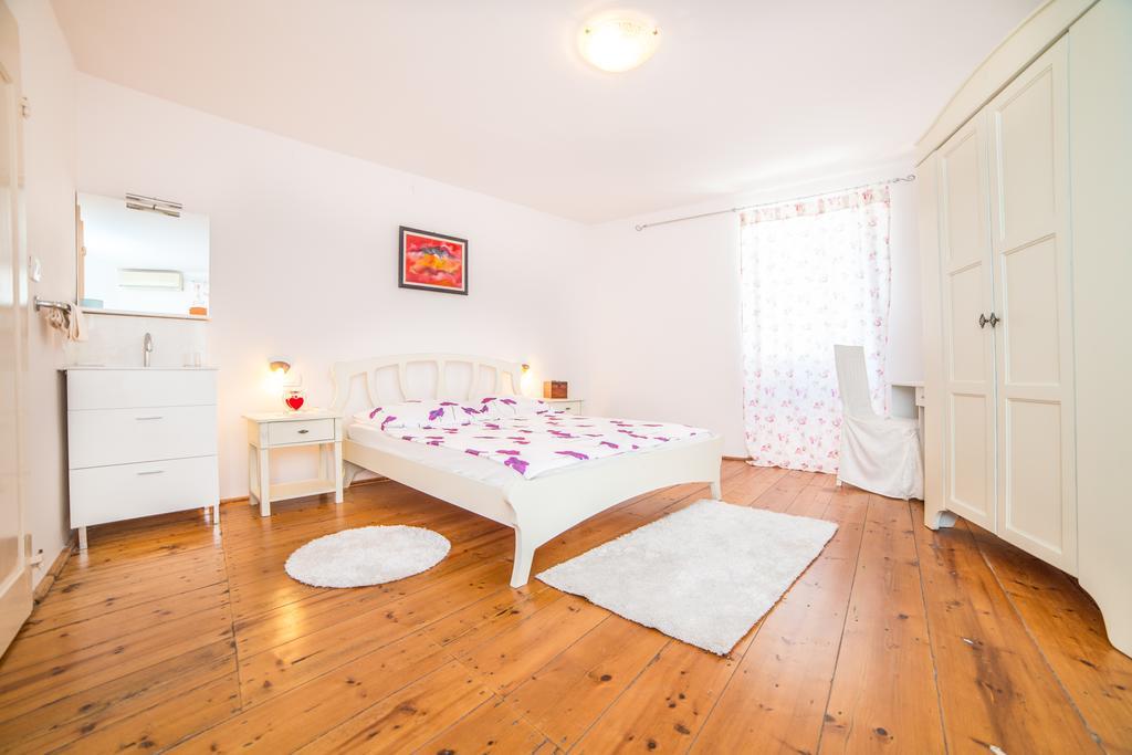 Apartments Dominik Ровінь Екстер'єр фото