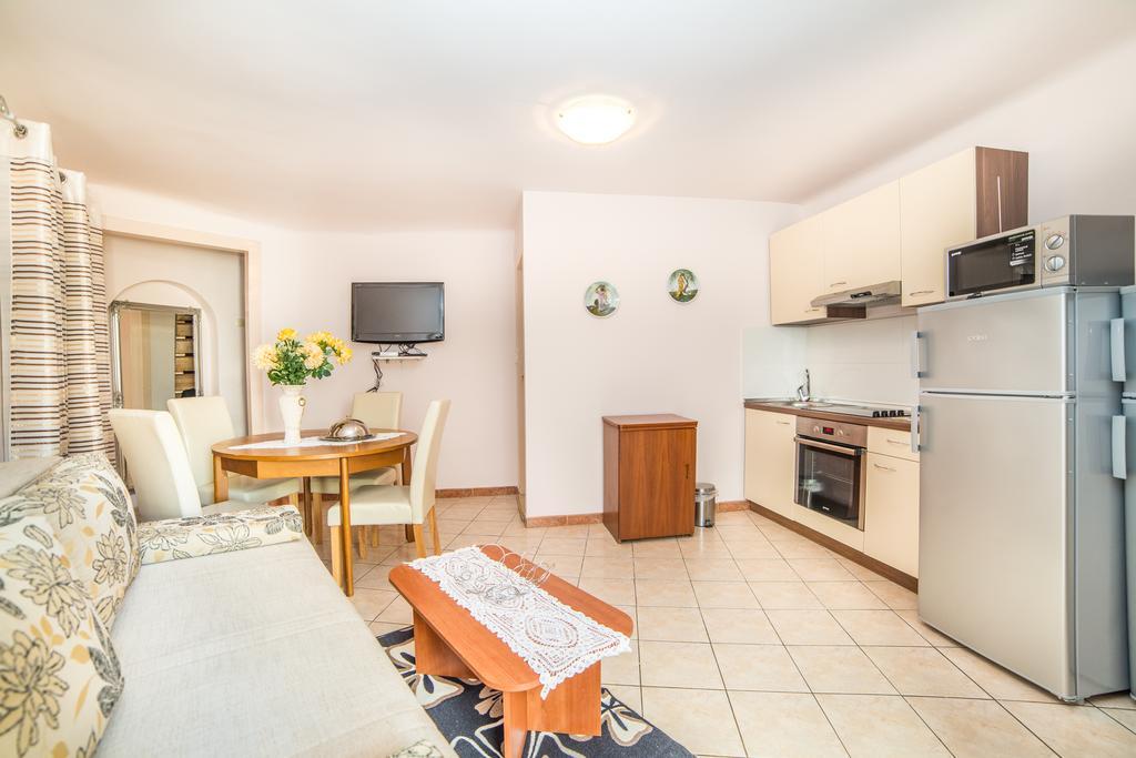 Apartments Dominik Ровінь Екстер'єр фото